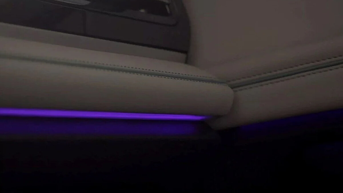 1.5 TSI ve 2.0 TSI benzinli motor seçenekleriyle satışa sunulan Yeni Passat üç donanım seviyesinden Katar'da satışa sunuldu. İki motor gamında da 7 ileri DSG şanzıman bulunuyor.