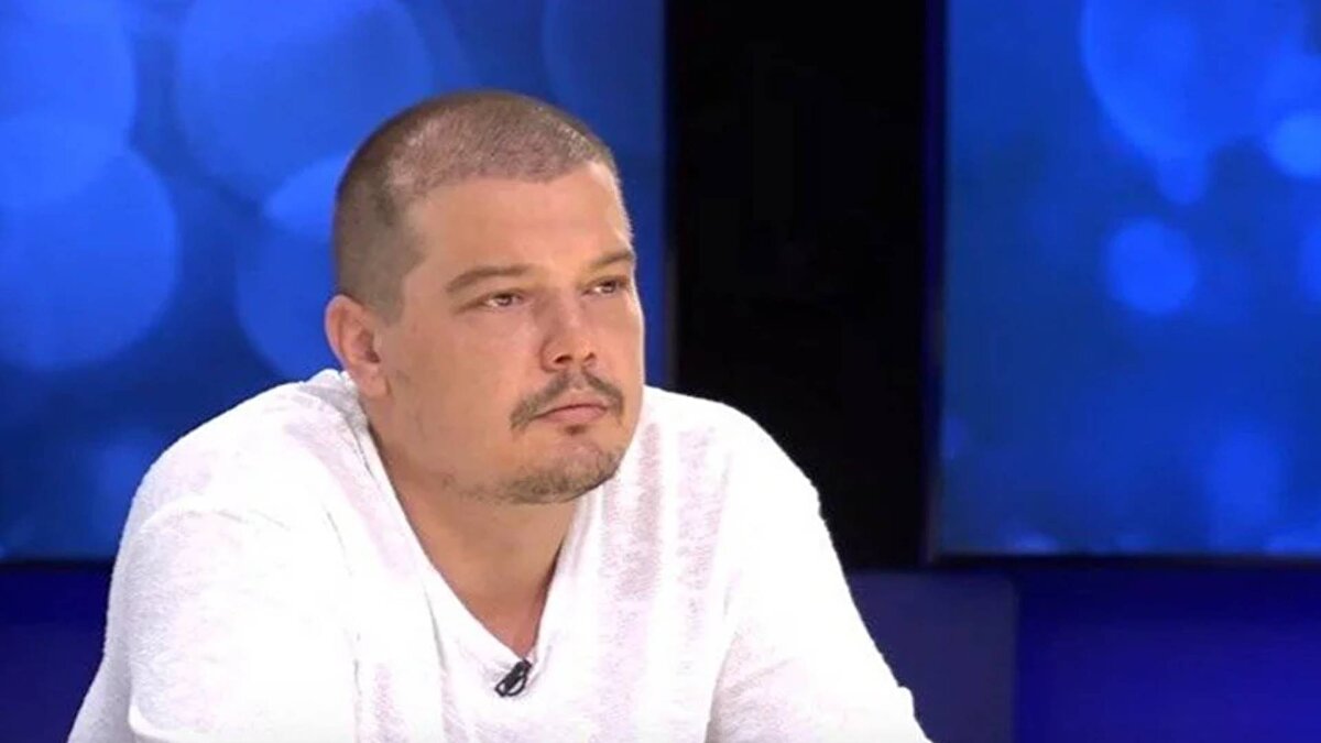 Oyunculuğu bir türlü sevemediğini her fırsatta dile getiren Kural'ın yeni mesleği oldukça şaşırtmıştı. Kural, madencilikle uğraştığını söylemişti.