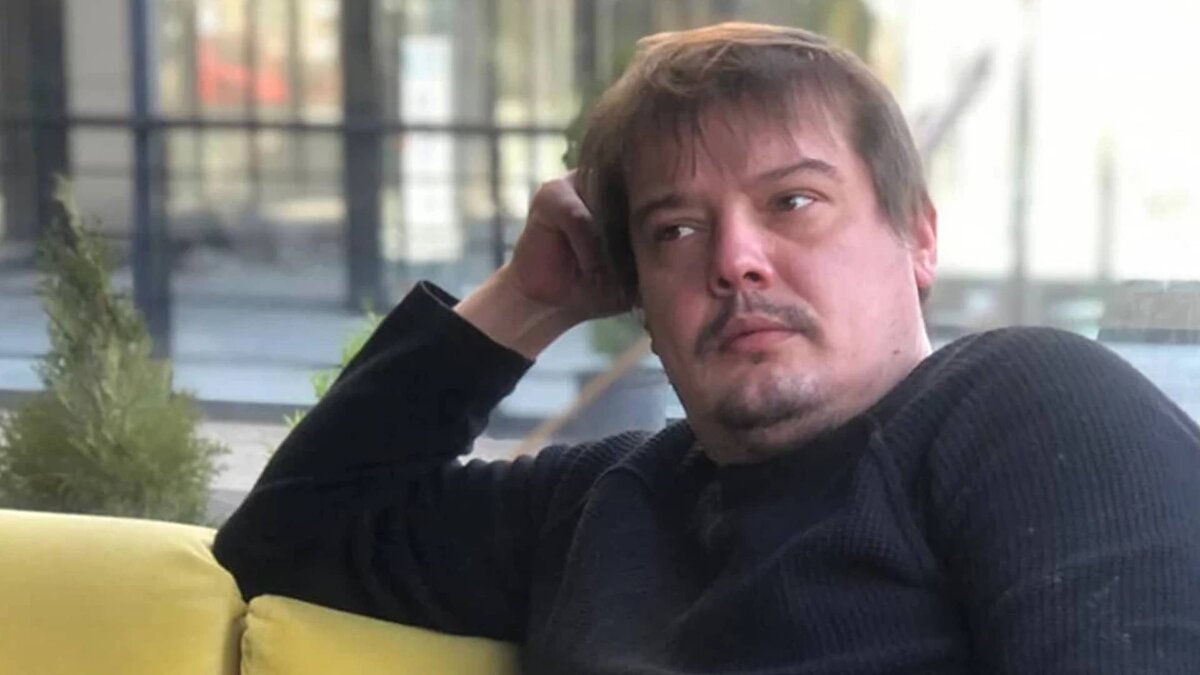 Kural katıldığı bir programda şimdilerde neler yaptığı ile ilgili şu ifadeleri kulandı: "Bir odam atölye orada değerli taşlar, değersiz taşları ve metali inceliyorum. Madencilik hakkında düşünüyorum. Altın tüccarlığı, elmas tacirliği gibi"