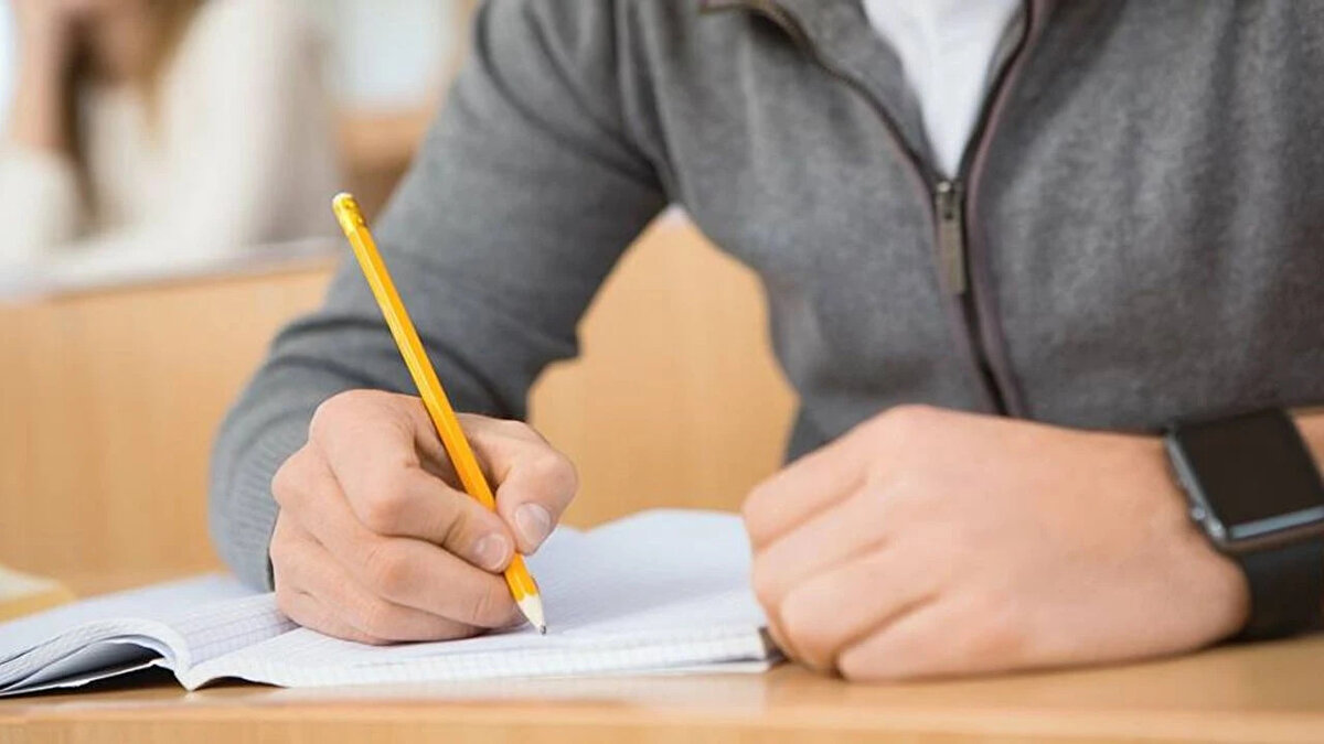 Kulislerde ayrıca “3+1 modeli” ve “zorunlu lise eğitiminin kaldırılması” gibi farklı alternatiflerin de tartışıldığı belirtiliyor. Ancak eğitim çevreleri, 2+2 modelinin uygulanabilirliği ve öğrenci merkezli yapısı nedeniyle öne çıktığı görüşünde.