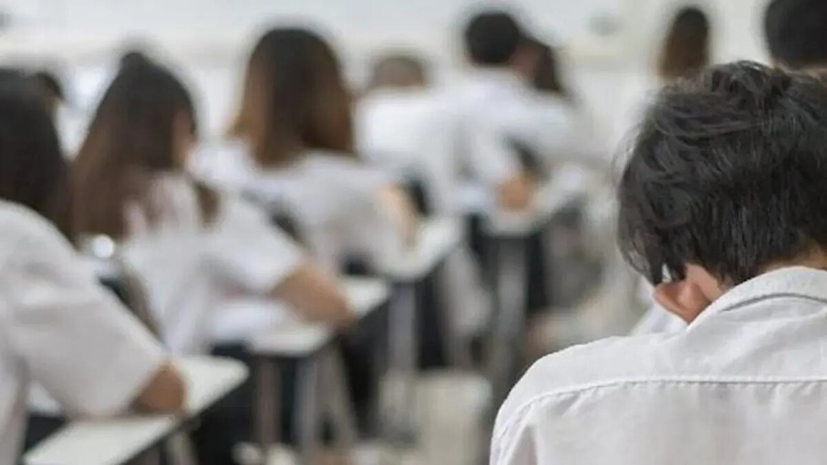 Öğretmen atamaları ve akademi süreci<br><br>Tekin ayrıca 24 Kasım Öğretmenler Günü’nde 15 bin öğretmen ataması yapılacağını duyurdu. Atamaların ardından Milli Eğitim Akademisi’ne alınacak 10 bin öğretmen adayı için eğitim süreci başlatılacak.