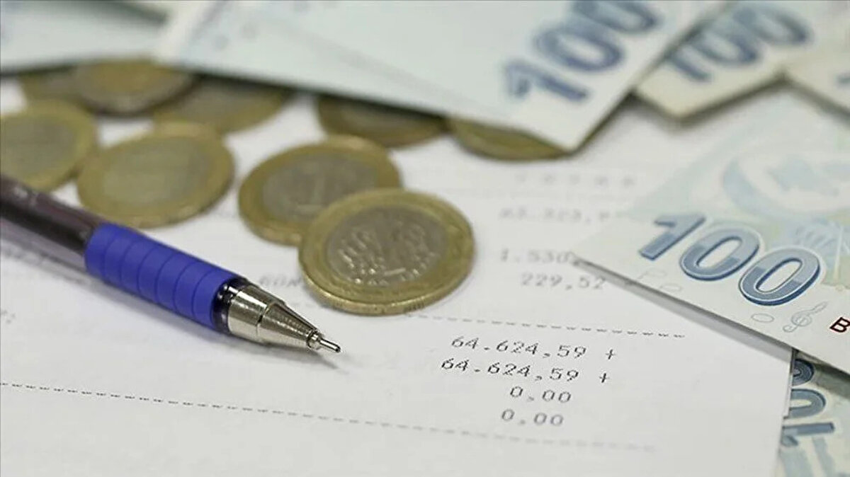 Çalışanların iş yerinden aldığı yemek kartı ücreti günlük 240 TL + KDV seviyesindeyken, bu tutarın 295 TL’ye yükselmesi bekleniyor. Ulaşım istisnası kapsamında verilen günlük servis ücreti ise 126 TL’den 155 TL’ye çıkabilir.