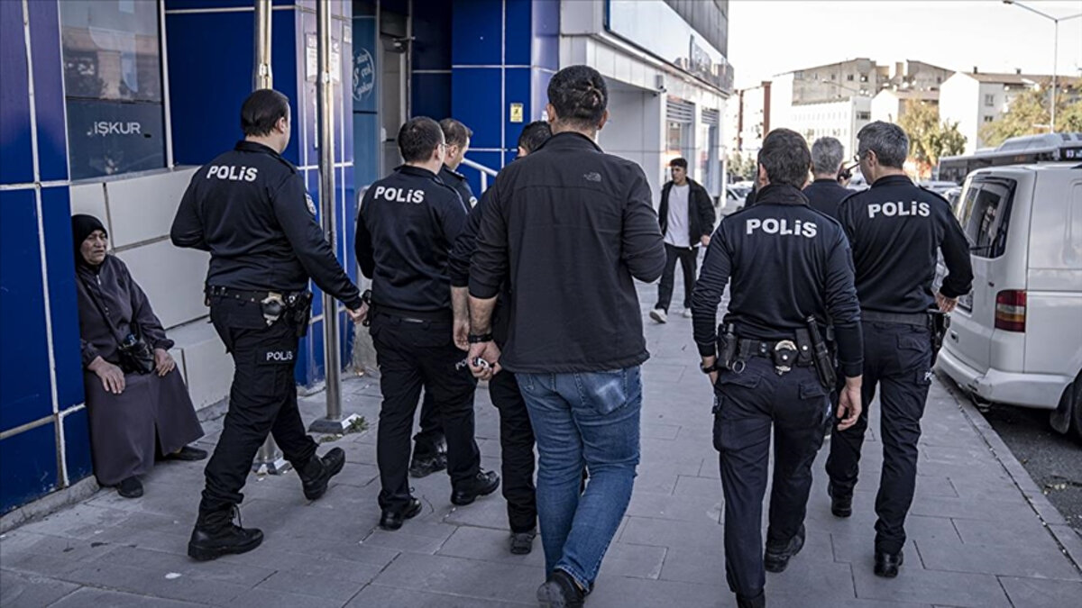 14. Eyüpsultan – Eyüpsultan Polis Merkezi Amirliği: 2.581 suç