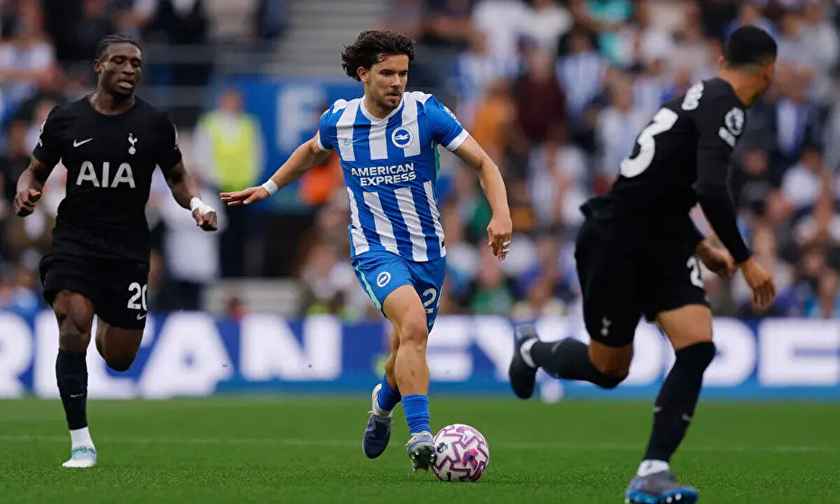 26 yaşına giren Ferdi Kadıoğlu'nun doğum günü için yaptığı paylaşımda mum üflerkenki Fenerbahçe detayı gözlerden kaçmadı.