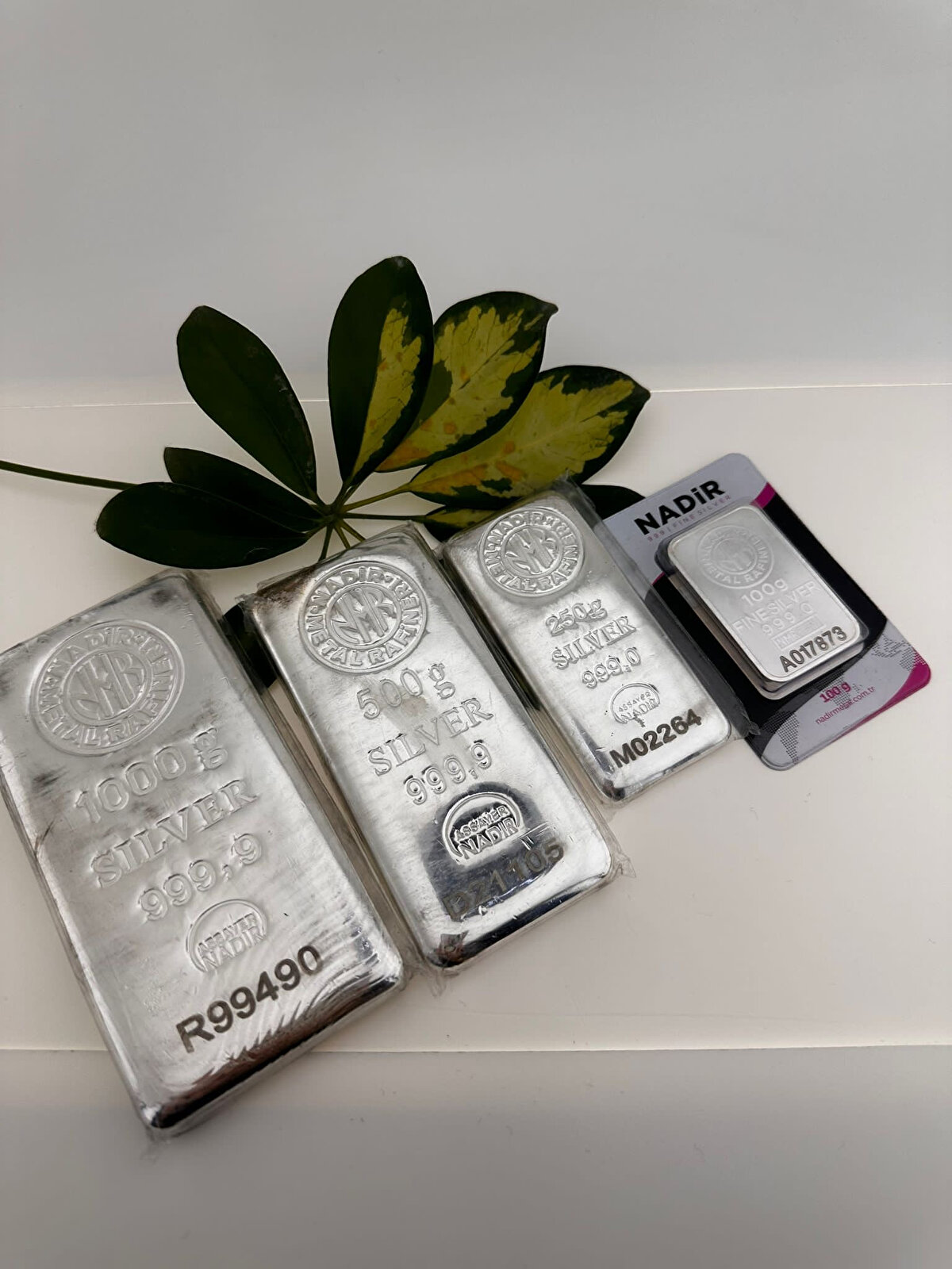 Gram Gümüş Ne Kadar Oldu?<br><br>Gram Gümüş<br>Son (11:52): 65,41<br>Değişim: %1,93 (1,24)<br>Alış  Satış: 65,35  65,41<br>Günlük Aralık: 64,05 - 65,65<br>52 Haftalık Aralık: 32,45 - 65,65