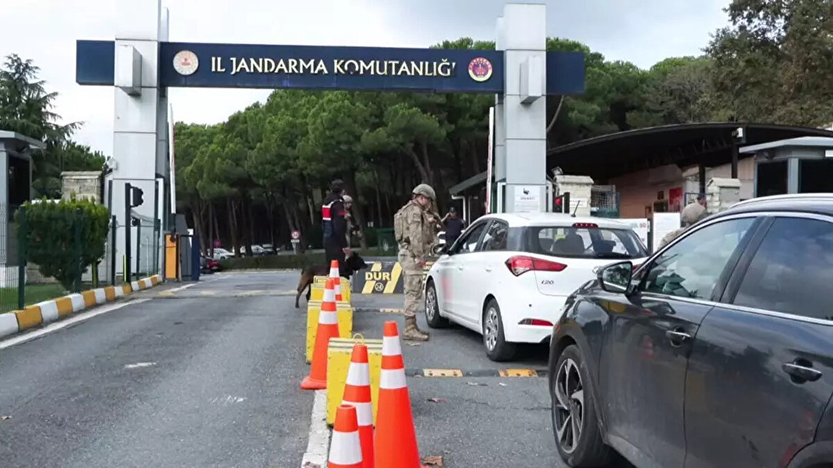 İstanbul İl Jandarma Komutanlığı ekiplerince gerçekleştirilen operasyonda Demet Evgar, Hadise, Kaan Yıldırım, İrem Derici, Dilan Polat, Engin Polat, Berrak Tüzünataç ve Feyza Altun gibi 19 kişi ifadeleri ve kan örnekleri alınmak üzere İl Jandarma Komutanlığı’na götürüldü.