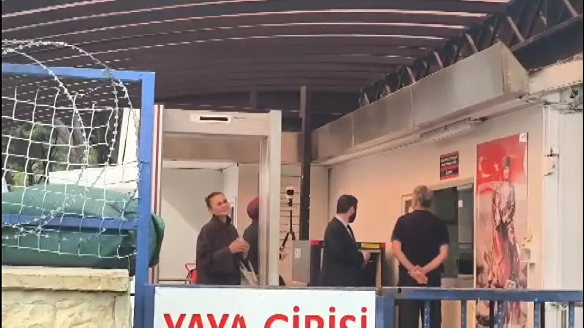 Soruşturma kapsamında evinden alınan Demet Evgar, set çalışmalarını doğrudan etkileyen en önemli isim oldu.