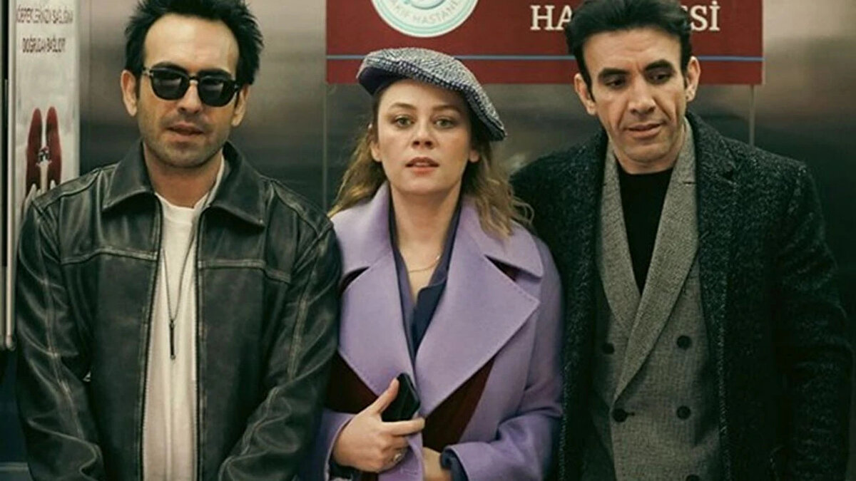 Demet Evgar soruşturması dizi geleceğini belirleyecek<br><br>Demet Evgar’ın başrolde yer aldığı Bahar dizisi, sadece reytinglerde değil sosyal medyada da geniş yankı uyandıran bir yapım olarak öne çıkıyordu. Ancak yürütülen uyuşturucu soruşturmasının gidişatına göre dizinin devam edip etmeyeceği önümüzdeki günlerde netlik kazanacak.