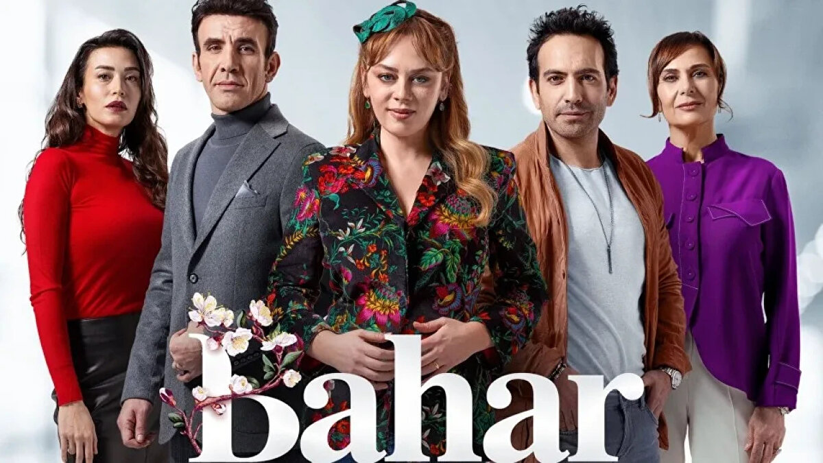Bahar dizisinin çekimleri durduruldu<br><br>Show TV ekranlarında yayınlanan ve sezonun en çok izlenen dizileri arasında yer alan Bahar, operasyonun ardından çekimlere ara verdi. Yapım ekibinden edinilen bilgilere göre, Demet Evgar hakkındaki soruşturma süreci netleşene kadar çekimlerin geçici olarak durdurulduğu öğrenildi.