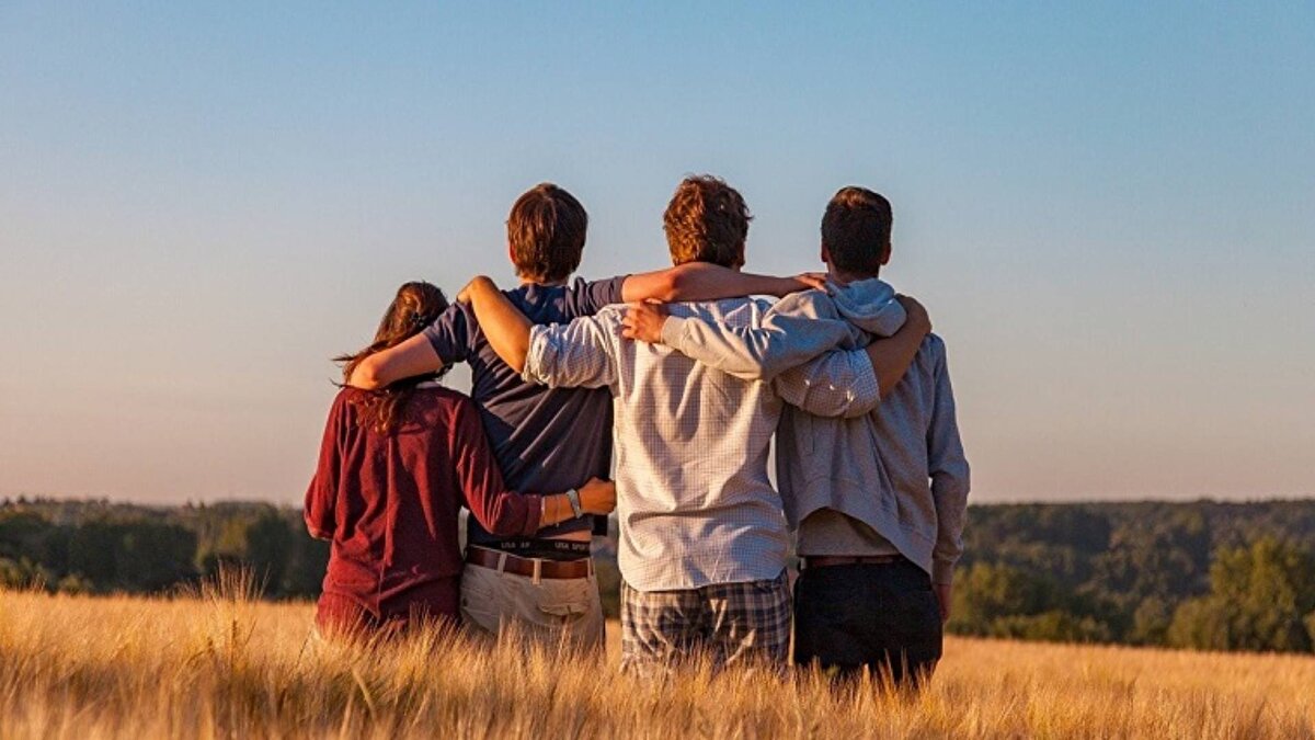 Bilim insanlarına göre, insan beyni karmaşık sosyal ilişkileri yönetebilme becerisine sahip. Aynı zamanda insan, doğası gereği sosyalleşmek için evrimleşmiş bir tür.