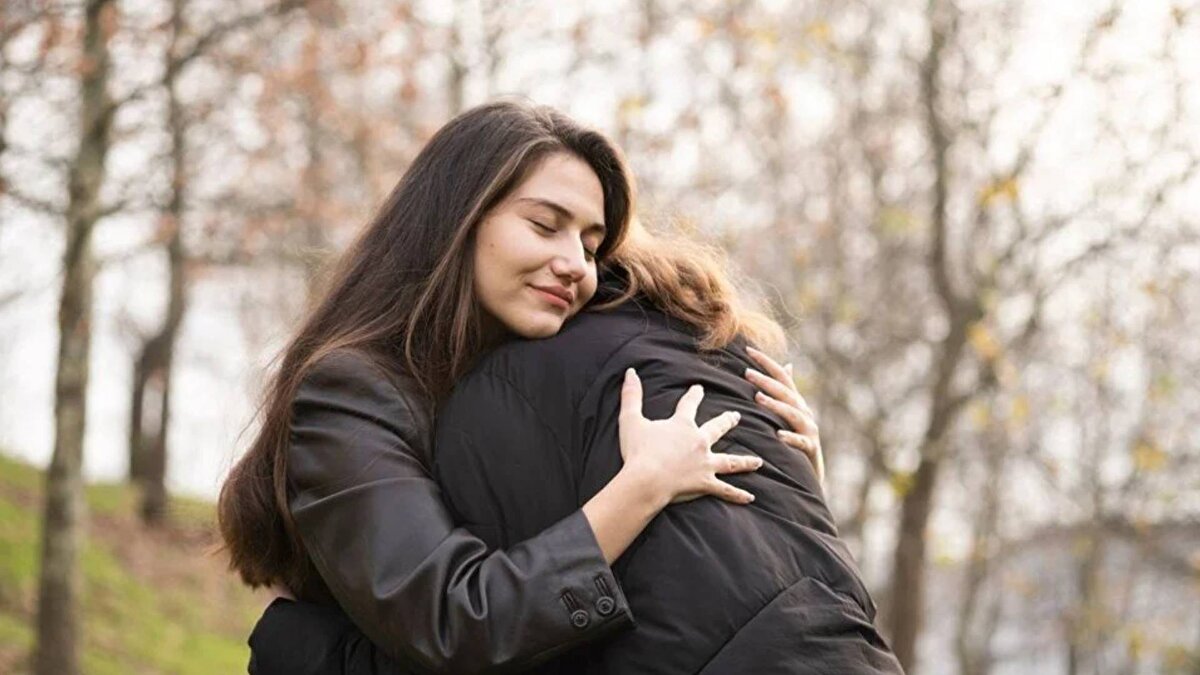 Veriler, beyin büyüklüğü arttıkça sosyal grup büyüklüğünün de arttığını gösterdi. Örneğin, şempanzelerin ortalama 50 kişilik sosyal çevresi bulunuyor. Bu ilişkiyi insanlara uygulayan Dunbar, modern insanın yaklaşık 150 istikrarlı ilişkiyi sürdürebileceğini hesapladı.