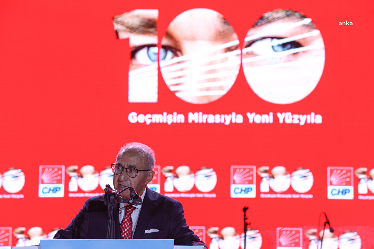 Hikmet Çetin, Türk siyasetinin önemli isimlerinden biri olarak uzun yıllar kamu görevlerinde bulundu. bir dönem Cumhuriyet Halk Partisi Genel Başkanlığı görevini yürüten Çetin 1977 yılından beri aktif olarak siyasetin içinde yer aldı. 12 Eylül darbesi ile siyasi hayatına ara veren Çetin 1987 yılında tekrar aktif siyasete döndü. Peki Hikmet Çetin kimdir, nereli?