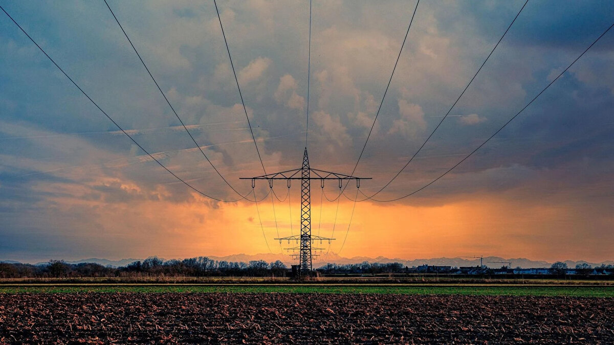 Vatandaşlara, planlı kesinti saatlerine dikkat etmeleri ve olası mağduriyetlere karşı önlem almaları uyarısında bulunuldu.<br>BEDAŞ’ın resmi internet sitesinde ilçe ilçe ve mahalle bazında detaylı kesinti listesi paylaşıldı.<br><br>İşte elektrik kesintisi uygulanacak ilçe ve mahallelerin listesi...