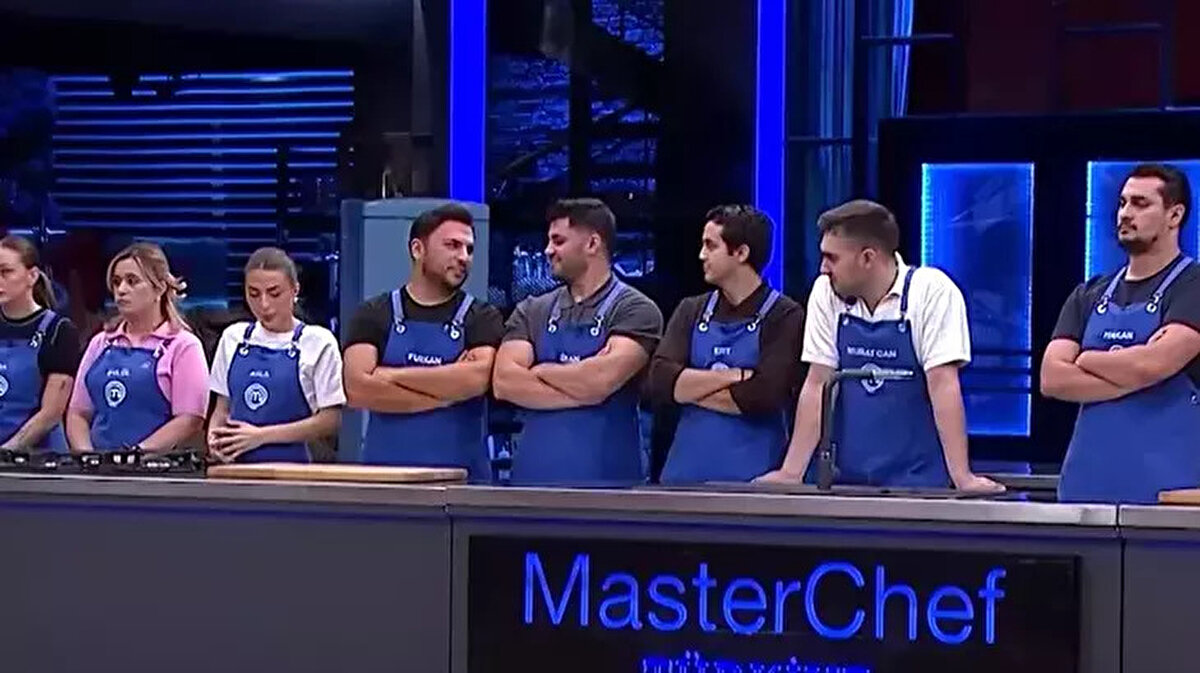 MasterChef’te dokunulmazlık oyununu hangi takım kazandı?<br><br>7 Ekim 2025 MasterChef bölümünde yarışmacılar arasında kıran kırana bir dokunulmazlık mücadelesi yaşandı. Şeflerin ve eski yarışmacıların değerlendirmesi sonucunda dokunulmazlık oyununu mavi takım kazandı.