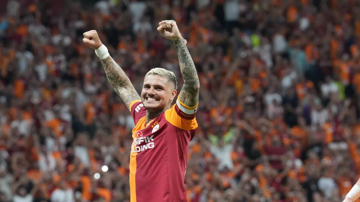 En son üçlü çıkılan Alanyaspor maçında kalesşnde çok fazla gol pozisyonu gören sarı kırmızılı ekip, Liverpool maçından sonra 4'lü sistem ile oynamış 1 galibiyet ve 1 beraberlik almıştı.