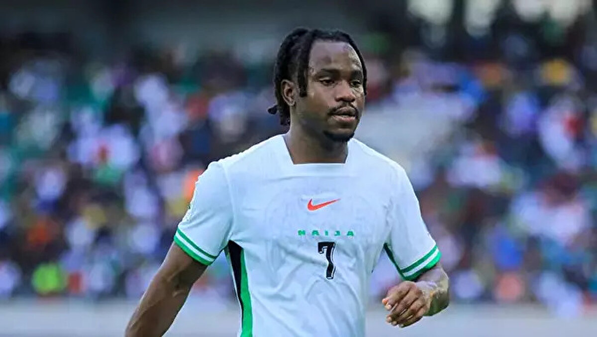 LOOKMAN'IN PERFORMANSI<br><br>Nijerya vatandaşı olan ancak Londra’da doğup büyüyen, dolayısıyla İngiliz vatandaşlığı da bulunan Lookman, Charlton altyapısında futbola başlayıp 20 yaşında 10 milyon Euro’ya Everton’a transfer oldu. Ardından Lookman’ı kiralayan Leipzig, Nijeryalı forvetin bonservisini 22 yaşındayken 18 milyon Euro’ya aldı. Alman kulübü genç oyuncuyu Fulham ve Leicester’a kiraladı. Son olarak 2022 yazında Atalanta 11 milyon Euro ödeyerek Lookman’ı renklerine bağladı. Yıldız futbolcu da Atalanta formasıyla çıktığı 121 maçta 52 gol 25 asiste imza attı.