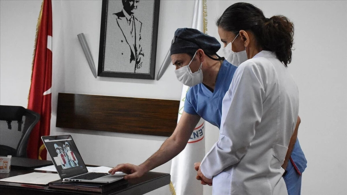 Yerleştirmede nelere dikkat edilecek?<br><br>Yerleştirme sürecinde ÖSYM, adayların eğitim durumu, cinsiyeti, mezun olunan program ve pozisyon niteliklerini titizlikle kontrol edecek. Bu bilgilerde bir tutarsızlık tespit edilirse ilgili tercih iptal edilecek.<br><br>Yerleştirme işlemleri, adayların puan sıralaması ve tercih önceliği dikkate alınarak yapılacak. Daha yüksek puanlı adaylar yerleştiği için bir adayın ilk tercihi dolarsa, sistem sırasıyla diğer tercihlere yönlendirme yapacak.