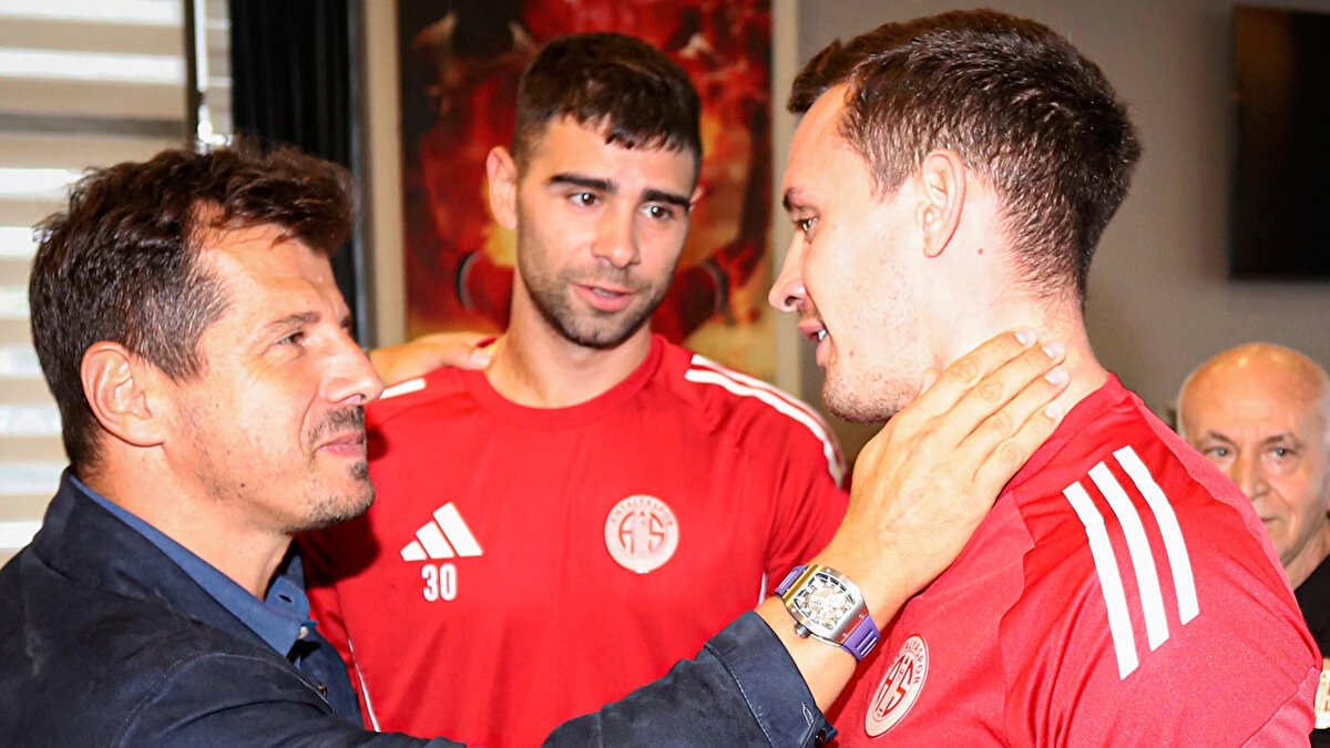 Antalyaspor Başkanı Rıza Perçin, konuyla ilgili olarak Ajansspor'a konuştu ve ayrılığı doğruladı. Perçin açıklamasında; "Emre Hoca ile karşılıklı anlaşarak yollarımızı ayırdık. Yeni teknik direktör arayışımıza başladık." ifadelerini kullanarak yeni bir dönemin başladığını işaret etti.