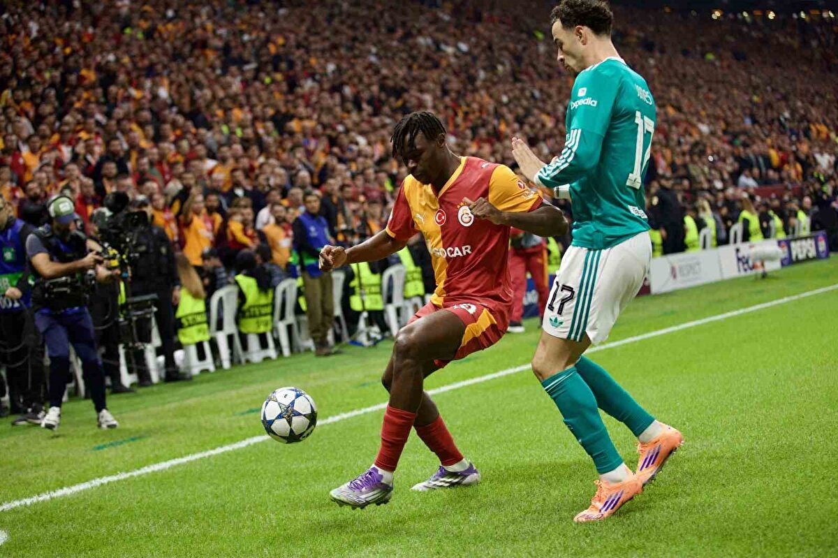 LIVERPOOL ONU İZLEMEYE BAŞLADI<br><br>Sporx'in aktardığı habere göre; Liverpool teknik heyeti ve scoutlar Singo'yu yakın takibe aldı. 