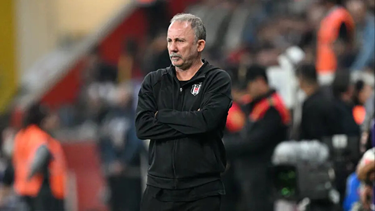 Beşiktaş’ta teknik direktör Sergen Yalçın, ara transfer döneminde orta saha rotasyonunun güçlendirilmesini talep etti.<br><br>