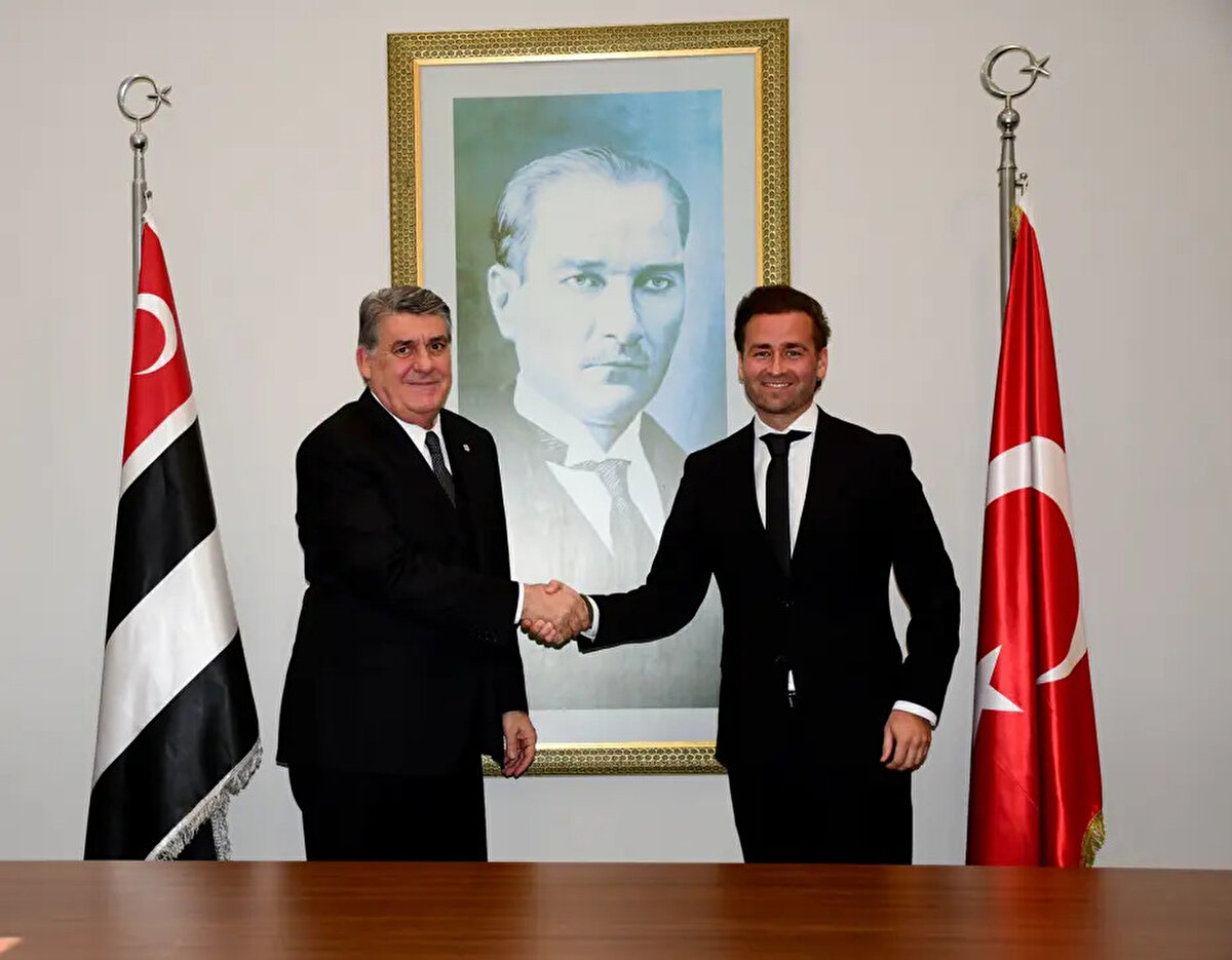 Beşiktaş Başkanı Serdal Adalı ve scout şefi Eduard Graf’ın çalışmalarına başladığı, Graf’ın belirlediği isimleri Serdal Adalı’ya rapor edeceği ve sonrasında Sergen Yalçın’dan da onaylanırsa transfer konusunda resmi adımlar atılacak.