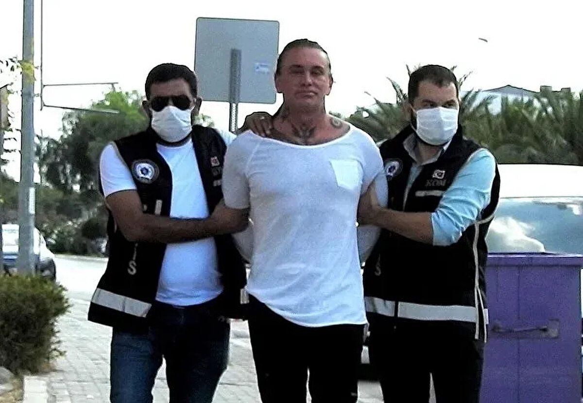 Cehennem Necati'nin işlediği suçlar<br><br>2002 yılında Almanya’da insan kaçakçılığı, fuhuş ve gasp suçlamalarıyla gözaltına alınan Arabacı, 2004’te 9 yıl hapis cezasına çarptırıldı. Cezasını tamamladıktan sonra Almanya’dan sınır dışı edilerek Türkiye’ye gönderildi. Türkiye’ye dönüşünün ardından hakkında resmî belgede sahtecilik suçlamasıyla dava açıldı ve İzmir Ağır Ceza Mahkemesi tarafından 2 yıl 7 ay hapis cezası aldı.<br><br>Cezasını tamamladıktan sonra Türkiye’de yaşamaya devam eden Arabacı’nın, özellikle İzmir ve Çeşme çevresinde etkin olduğu öne sürülmüştür.