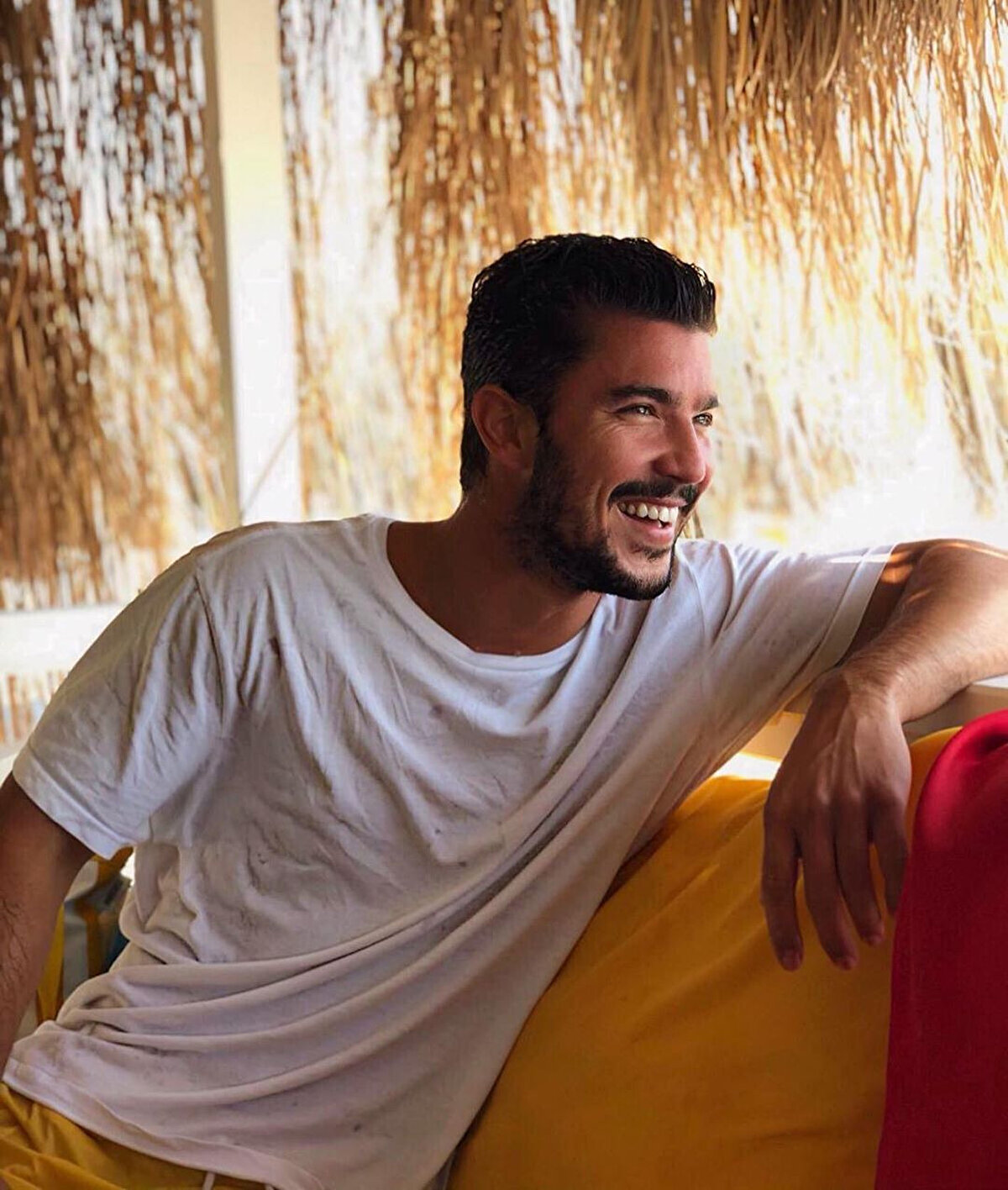 Ekranın bilinen isimlerinden Kaan Yıldırım rol aldığı dizi ve sinema projeleriyle adından söz ettiriyor. Bir çok yapımda rol alan ünlü oyuncu İngiltere'de eğitimini tamamladıktan sonra uyunculuk eğitmi aldı . 8 Ekim  2025'te ünlülere yapılan uyuşturucu operasyonunda adı geçen isimler arasında yer alması dikkatleri daha da üstüne çekti. Peki Kaan Yıldırım kimdir, nereli, kaç yaşında?