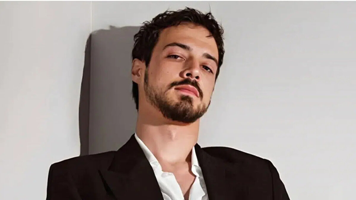 Soruşturmanın “uyuşturucu veya uyarıcı madde kullanımı” iddiasına dayandığı, bu kapsamda bazı ünlü isimlerin ifade vermeye çağrıldığı aktarılıyor.