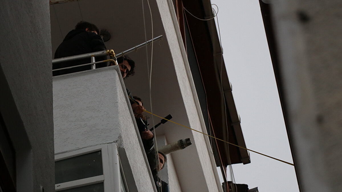 Güllü'nün ön otopsi raporunda ‘darp’ ve ‘cebir’ izine rastlanmadığı kaydedildi. Pencereden düşmeden önceki son anları da evindeki güvenlik kamerasına yansıyan Güllü'nün ölümüyle ilgili soruşturmada birçok iddia detaylı olarak araştırılıyor.