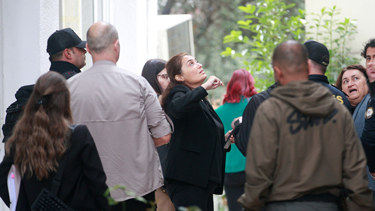 İnceleme sonrasında Tuğberk Yağız Gülter, “Gerekli birimler ve ekipler tarafından incelemeler yapıldı. Gerekli açıklamalar onlar tarafından yapılacaktır” derken, ailenin avukatı Rahmi Çelik, şarkıcının otopsisinde alınan örnekte bir DNA profili çıkmadığını belirterek şunları söyledi: