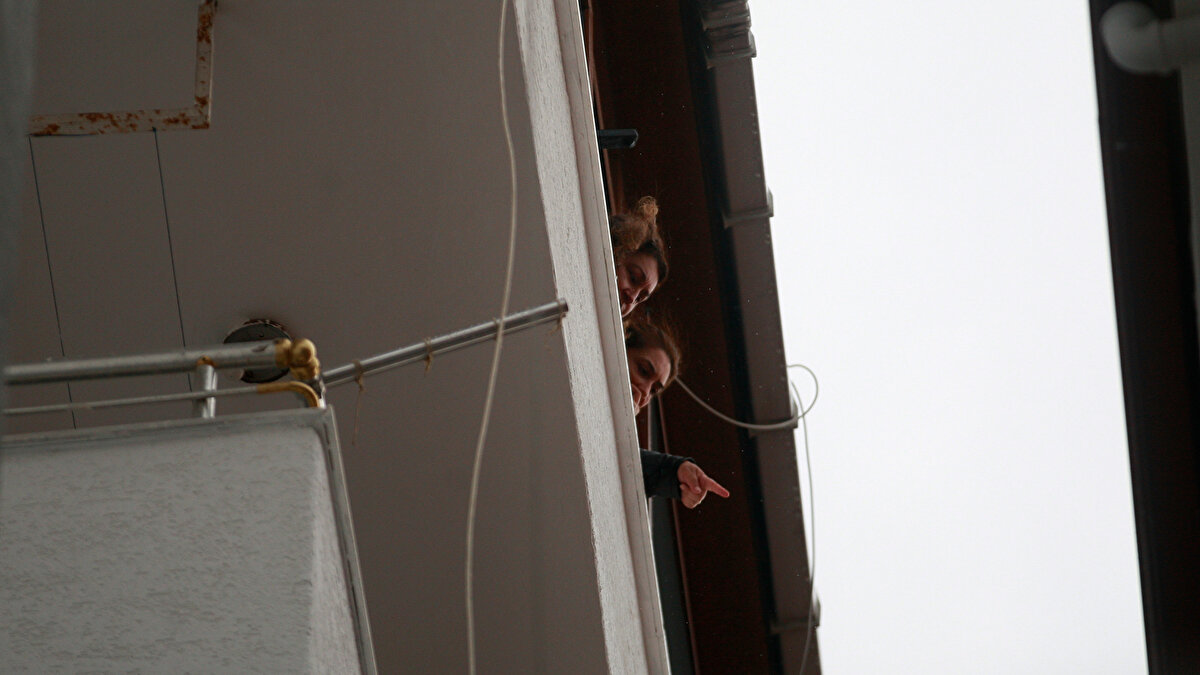 Soruşturma kapsamında Yalova Cumhuriyet Başsavcılığı'nın Adli Tıp Uzmanı, Yüksek Fizik Mühendisi ve Olay Yeri İnceleme Uzmanının da içinde yer aldığı bilirkişi heyeti Güllü’nün evinde ve düştüğü yerde inceleme gerçekleştirdi.