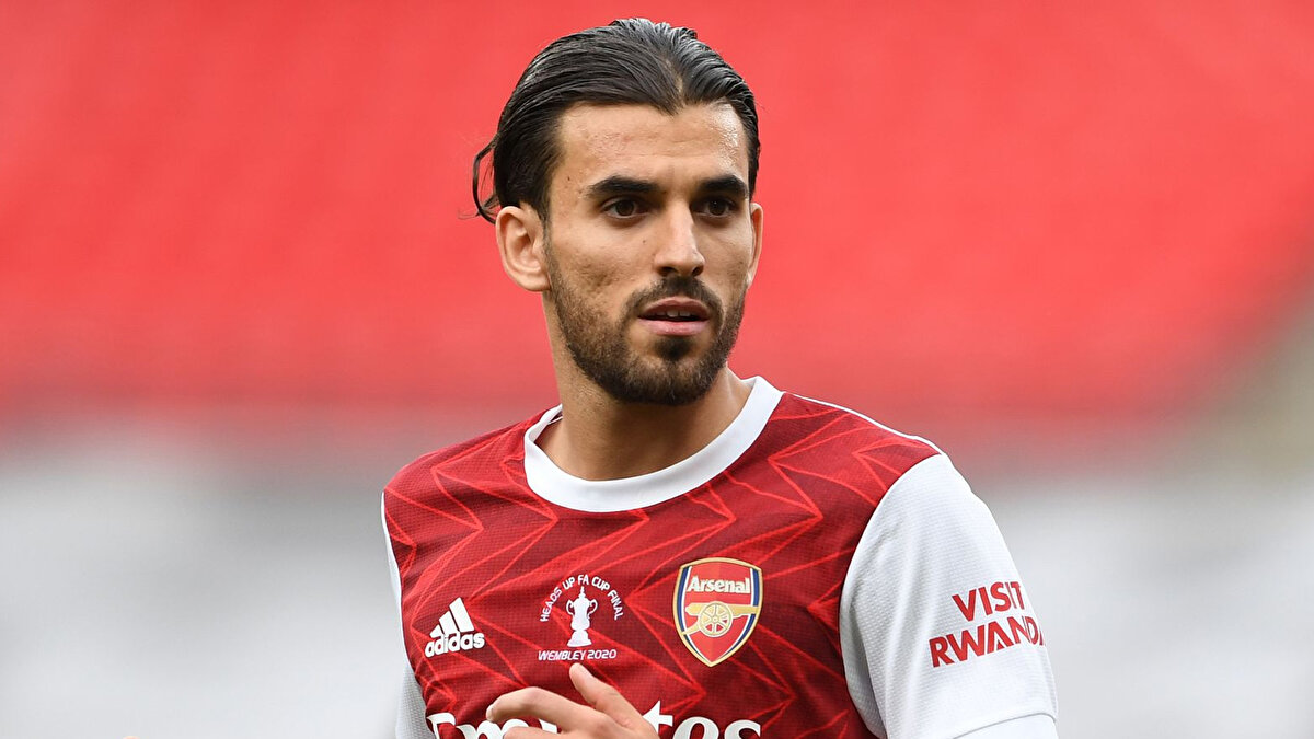 Ceballos, 2019 yılında 2 yıllığına Arsenal'e kiralanmış ve oradan tekrar 2021 yılında Real Madrid'e dönmüştü. 29 yaşındaki oyuncunun sözleşmesi 2027 yılında sona eriyor. 
