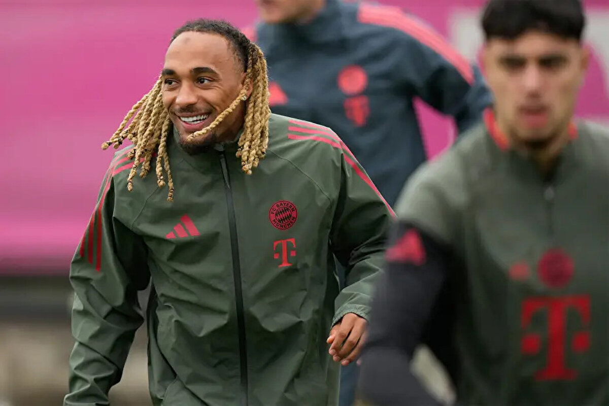 Eberl açıklamasında, “Sacha, bir şeyler olsaydı ayrılığı düşündüğümüz adaylardan biriydi. Sonrasında başka bir karar verdik ve takımda tutmak istedik. Çünkü kadromuz sayısal olarak çok büyük değildi ancak kalite ve her şeyden önce güvenilirlik olarak çok iyiydi.” dedi.<br><br>