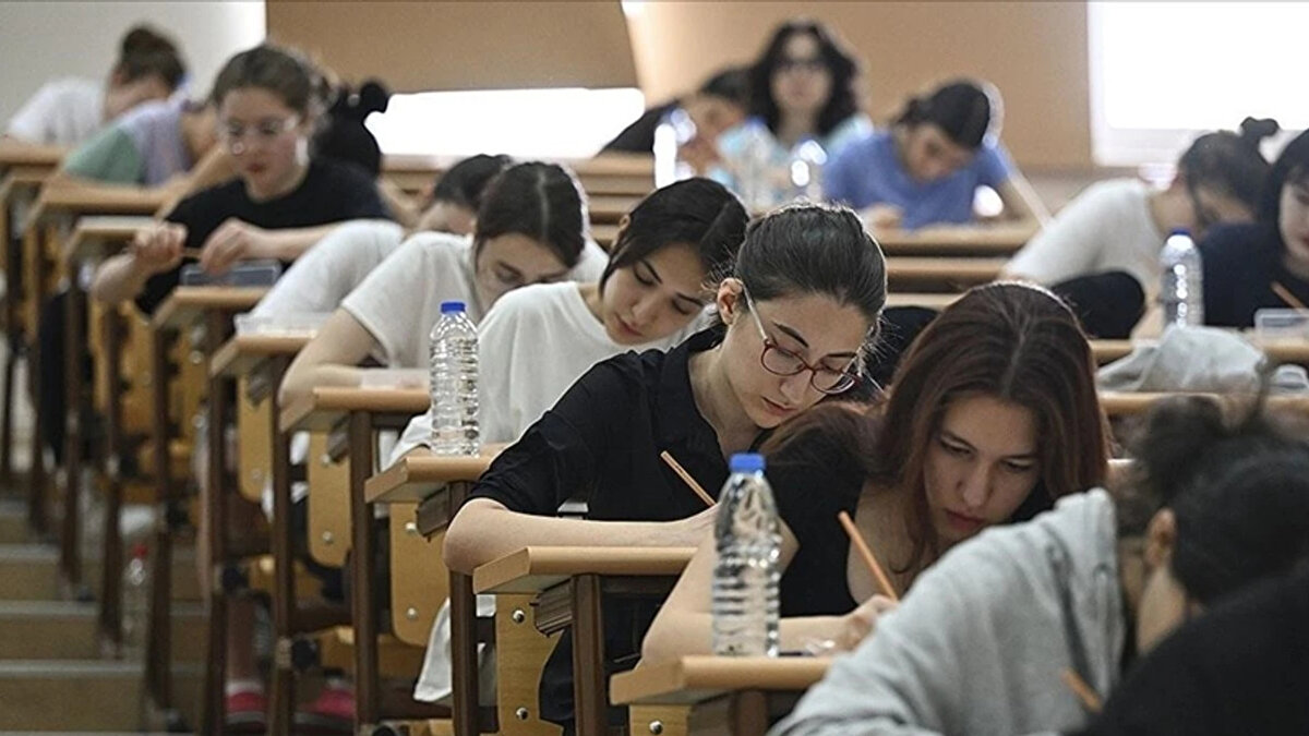 Elektronik kayıt öğrenciler için zorunlu olmayıp isteğe bağlıdır.<br><br>Elektronik kaydı tercih etmeyen veya zorunlu nedenlerle elektronik kaydı yapılamayan öğrenciler, yerleştirildikleri yükseköğretim kurumuna başvuracaklardır.