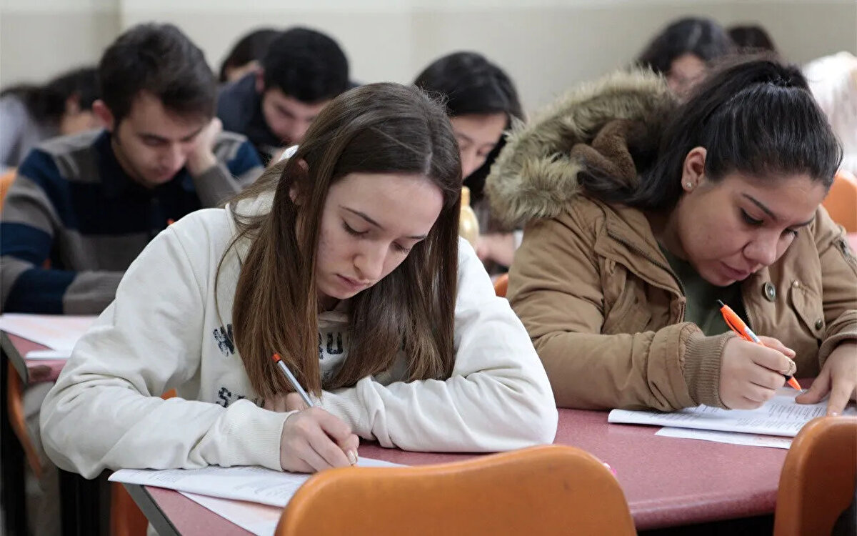 Elektronik kayda özel yetenek programları ile elektronik kaydı uygun görülmeyen programlar dahil edilmeyecek. Sağlık raporu istemeyen programlara yerleşen öğrenciler, duyurulan tarihler arasında istenen belgelerle birlikte yerleştirildikleri kurumlara başvurmalıdır.<br>