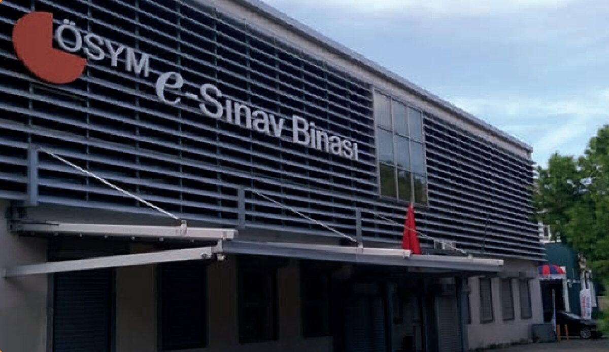 Hangi Sınavlar 2026 Takviminde Yer Alacak?<br><br>ÖSYM tarafından yayımlanacak resmi takvimde yıl boyunca yapılacak tüm merkezi sınavların tarihleri yer alacak. 2026 sınav takvimiyle birlikte adaylar şu sınavların başvuru, sınav ve sonuç açıklama tarihlerini öğrenebilecek:<br><br>YKS (Yükseköğretim Kurumları Sınavı)<br><br>KPSS (Kamu Personeli Seçme Sınavı)<br><br>ALES (Akademik Personel ve Lisansüstü Eğitimi Giriş Sınavı)<br><br>MSÜ (Milli Savunma Üniversitesi Askeri Öğrenci Aday Belirleme Sınavı)<br><br>DGS (Dikey Geçiş Sınavı)<br><br>YDS ve e-YDS (Yabancı Dil Sınavı)