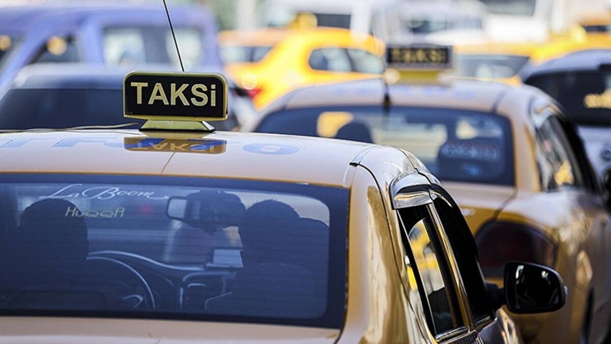 Kapalı teklif usulüyle gerçekleştirilen ihalede 63 plaka satılırken, satılan plaka sayısı 92'ye ulaştı. Toplam 250 taksi için ihale gerçekleştirilmesi bekleniyor. İhaleyi kazananlar, her biri tek plaka olmak üzere 29 yıllığına taksi işletme hakkı elde ediyor.