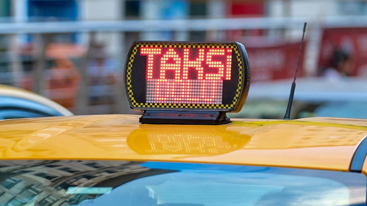 Başvuru ücreti ne kadar?<br><br>İhaleye katılmak isteyenler için geçici teminat tutarı 135.036 TL olarak belirlendi. Bu tutar muhammen bedelin yüzde 3’üne denk geliyor. İhaleyi kazanan kişi, sözleşme öncesinde teklif ettiği bedelin yüzde 6’sı kadar kesin teminat yatırmak zorunda. Ayrıca katılımcıların, şartnameyi 1.000 TL karşılığında satın alması gerekiyor ve bu bedel iade edilmiyor. İhaleyi kazanan kişi, kendisine tebliğden itibaren 15 iş günü içinde teklif ettiği bedelin tamamını KDV ve diğer masraflarla birlikte peşin olarak ödemekle yükümlü olacak.