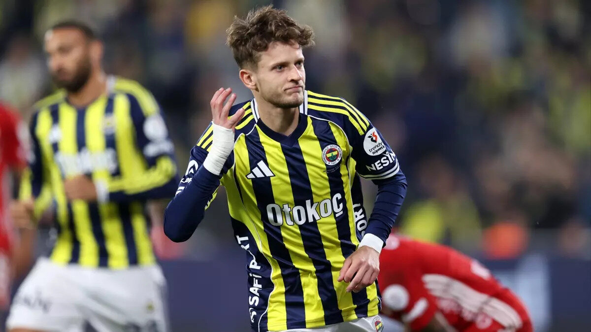 YENİ MENAJER ARIYOR!<br><br>Szymanski’nin, Avrupa futbol piyasasında daha etkili bir yol izleyebilmek için yabancı bir menajerlik ajansıyla anlaşma yapmayı düşündüğü öne sürüldü.<br><br>