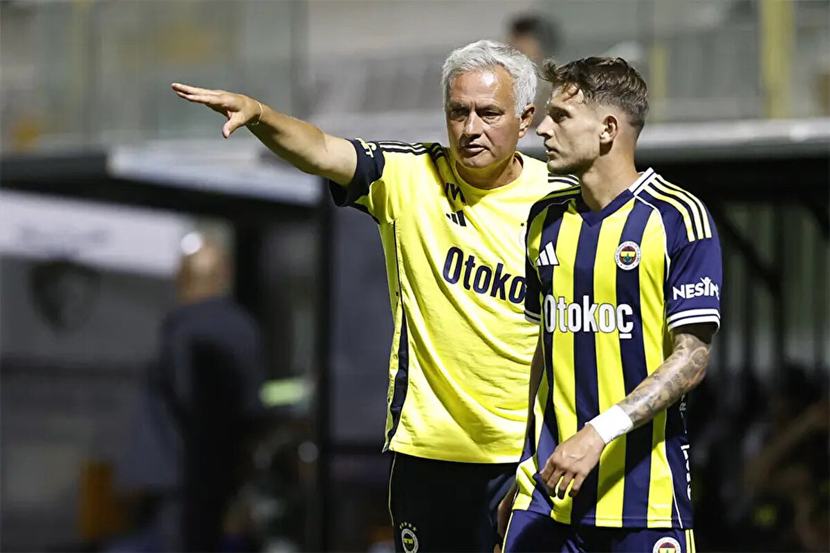 Geçtiğimiz yaz transfer döneminde Fenerbahçe’nin en çok konuşulan isimlerinden biri olan Sebastian Szymanski Mourinho döneminde takımın en vazgeçilmez isimlerinden biriydi.