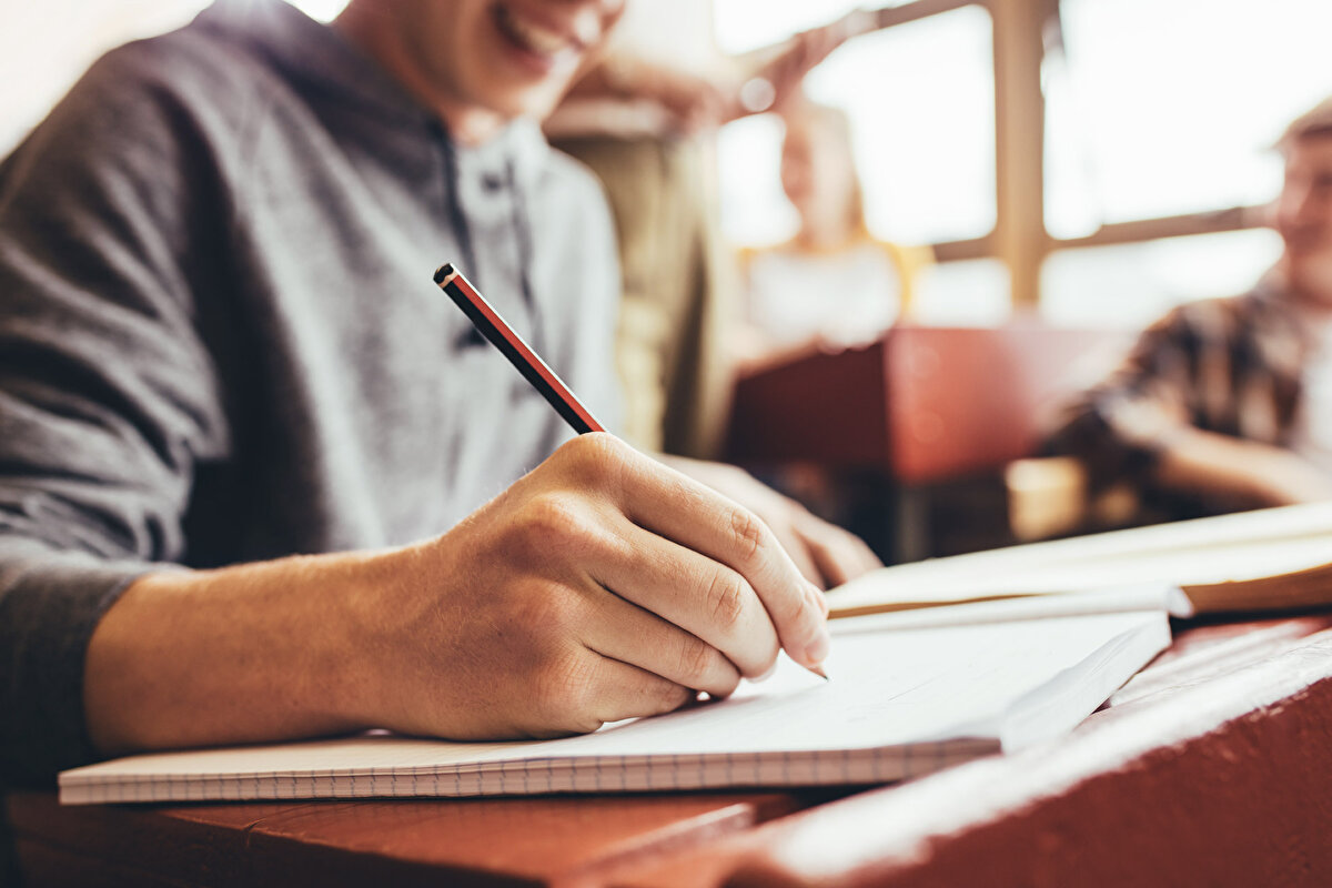 Üstün Başarı Sanat Bursu: 20 Ekim-6 Kasım<br>Yüksek Lisans ve Doktora Bursu: 29 Eylül-16 Ekim