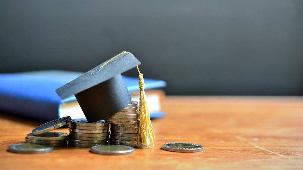 Yüksek lisans ve doktora bursu için şartlar<br><br>T.C. vatandaşı olmak<br><br>Tezli yüksek lisans programının ilk yılı ya da bilimsel hazırlık aşamasında olmak<br><br>Lisans ortalaması en az 3.00  4.00 olmalıdır<br><br>Yabancı Dil Sınavından (YDS)’den en az 80 puan (veya eşdeğeri) almış olmak<br><br>30 yaşından küçük olmak<br>