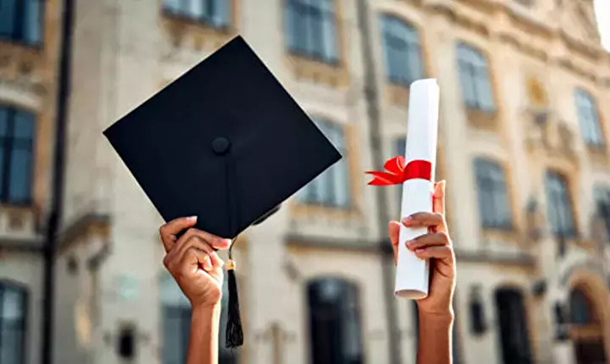 Kredi ve Yurtlar Kurumu (KYK) tarafından verilecek olan burs ve kredi imkanlarından faydalanmak isteyen öğrenciler, KYK burs başvuru takviminin açıklanmasını sabırsızlıkla bekliyor. Ancak, şu an için 2025-2026 KYK burs ve kredi başvuru tarihleri henüz resmi olarak belli olmadı ve başvurular başlamadı.