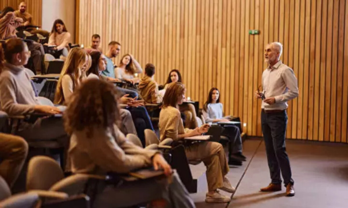 2025 KYK Burs/Kredi Miktarı Ne Kadar?<br><br>KYK burs ve kredi miktarları, Ocak 2025'ten itibaren öğrencilere aylık 3.000 TL olarak ödenmektedir. Yeni eğitim yılı için burs/kredi miktarlarının güncellenip güncellenmeyeceği ise ilerleyen dönemlerde netleşecektir.