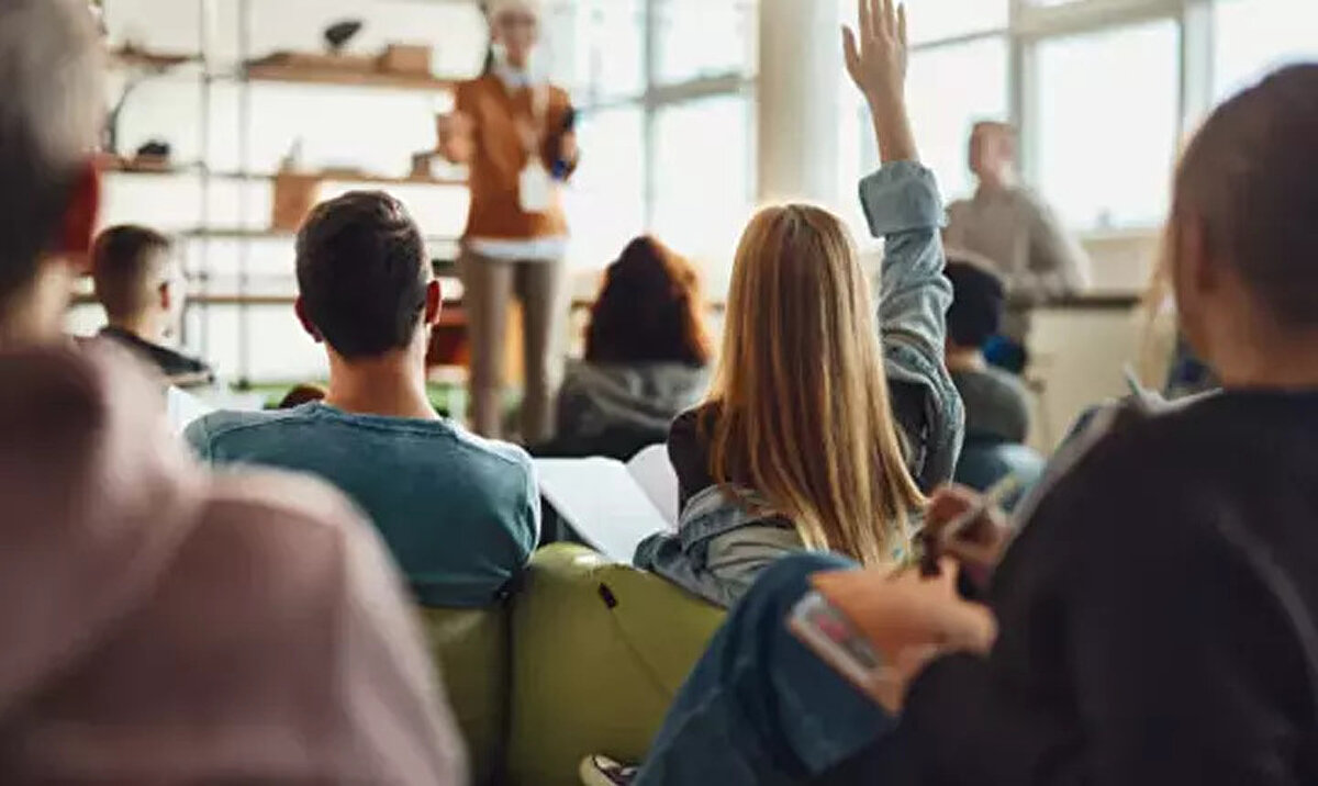 Geçmiş yıllara bakıldığında, KYK burs ve kredi başvurularının üniversiteler açıldıktan sonra genellikle Ekim veya Kasım ayları içerisinde başladığı görülmektedir. Başvuru takvimi, Yükseköğretim Kurulu (YÖK) ve Kredi ve Yurtlar Kurumu (KYK) tarafından yapılacak resmi açıklamalarla netleşecektir.