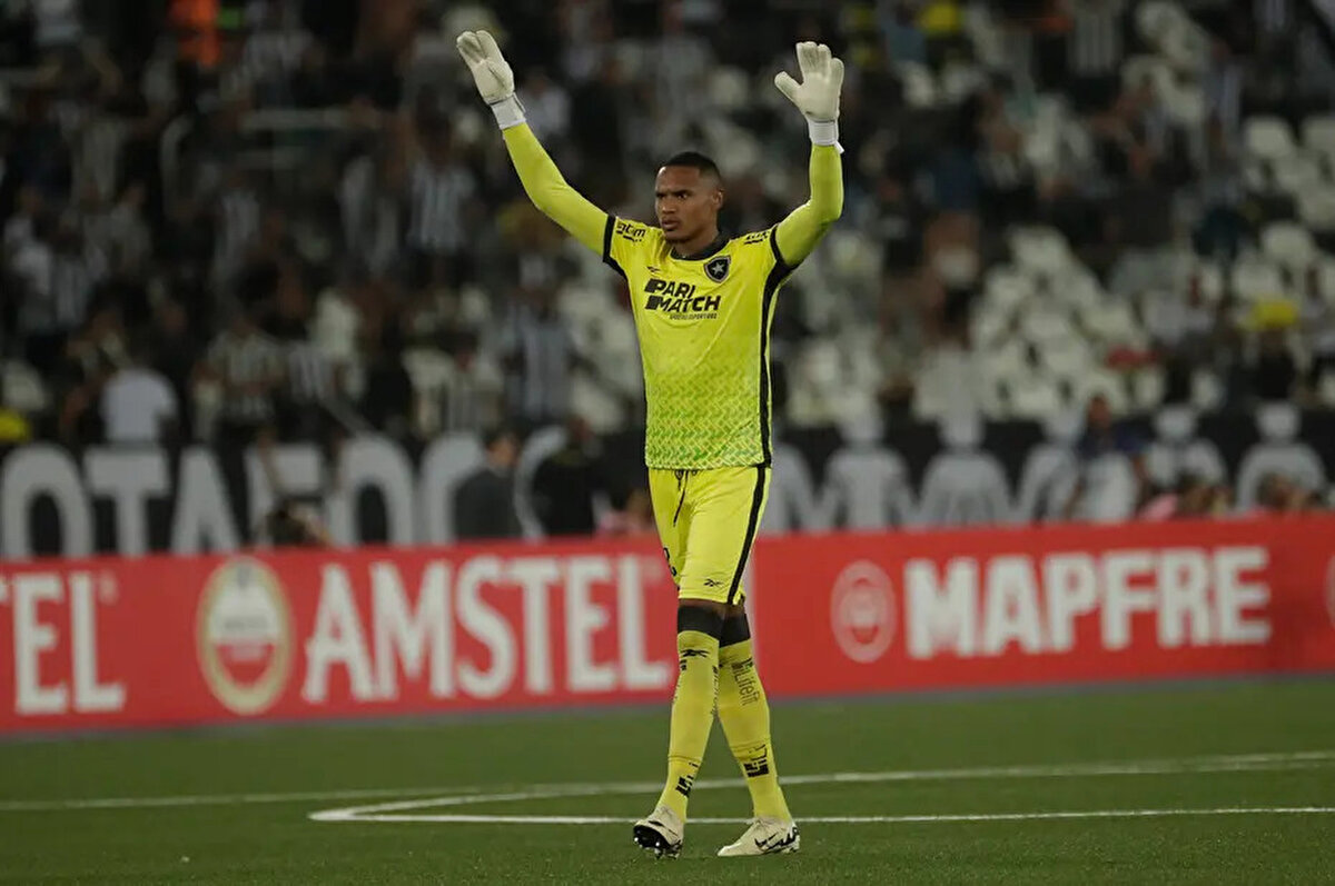 "DOLANDIRILDIĞIMI DÜŞÜNDÜM"<br><br>Victor, ESPN'e yaptığı açıklamada Brezilya Milli Takımı Genel Menajeri Sergi Dimas'tan gelen mesajı okuduğunda bunun bir dolandırıcılık olabileceğini düşündüğünü belirterek "Benim için eşsiz ve harika bir duyguydu. Maça gidiyordum ve otobüste haberi aldım. Şok oldum. Şaka olduğunu düşündüm. Sergio Dimas'ın numarası bende yoktu. Pasaportumu istediler ve ben de 'Vay canına, bu bir dolandırıcılık olabilir mi?' dedim." diye konuştu.