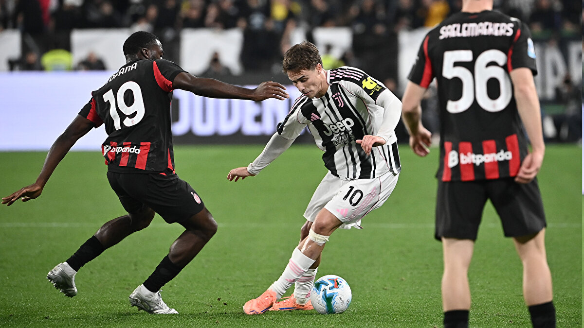 KENAN YILDIZ'A YENİ SÖZLEŞME TEKLİFİ<br><br>İtalyan basınından Tuttosport’un haberine göre; siyah-beyazlı kulüp, 2029'a kadar sözleşmesi bulunan yıldız Kenan ile nikah tazelemek istiyor.<br><br>Kenan'ı performansından ötürü ödüllendirmek isteyen Juventus  yönetimi, mevcut sözleşmeyi 2030'a kadar uzatıp, 1 yıl da opsiyon kullanma maddesi ekleyecek.