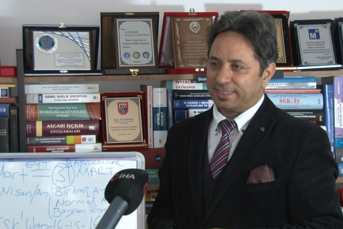 Karakaş, yardımcı hizmetler sınıfında çalışan 100 binlerce personelin durumu için de önemli bir değerlendirme yaptı:<br><br>"Bu çalışanların genel idare hizmetlerine geçirilmesi konusu gündemde. Özellikle temizlik görevlisi, güvenlik görevlisi gibi kadrolarda çalışan kamu personelinin mağduriyeti büyük. Yeni dönemde bu konuda düzenleme bekleniyor."