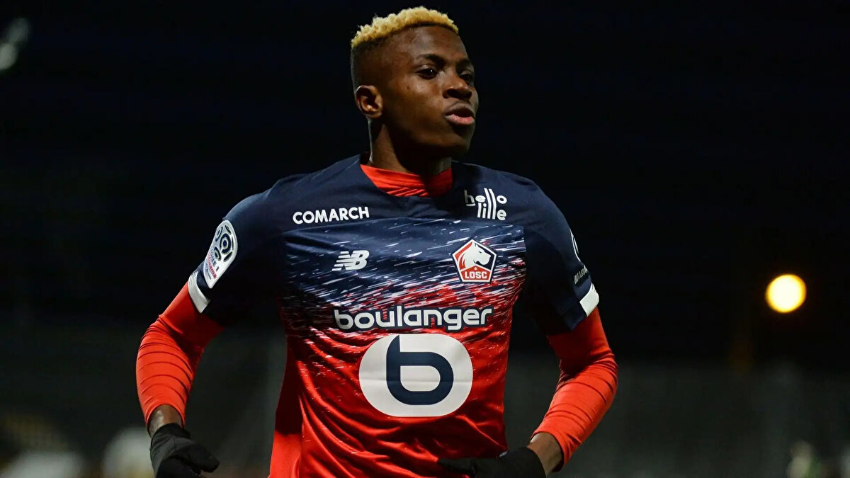 "BABAMIN ÖLÜMÜNDEN SONRA ÇOK KIZGINDIM"<br><br>"Babamın ölümünün ardından Lille ve menajerime çok kızgındım. Çünkü babamı ölmeden önce görememiştim. Hatta bana, babamın ölümünden bir gün sonra Napoli'ye gitmem gerektiğini söylediler. Lille başkanına saygımdan Napoli'ye gittim ama hiçbir şey imzalamayacaktım. Önce teknik direktör ile görüştüm ve bana projeyi anlattı. Ertesi gün Capri'de De Laurentiis ile görüştüm. Bana şehir ve kulüpten bahsetti ama Giuntoli (Cristiano Giuntoli - O dönem Napoli Sportif Direktörü) ile ne konuştuklarını anlamadım çünkü İtalyanca konuşuyorlardı. Bana sözleşmeyi görüp görmediğimi sordular ama ben hiçbir şey anlamamıştım."