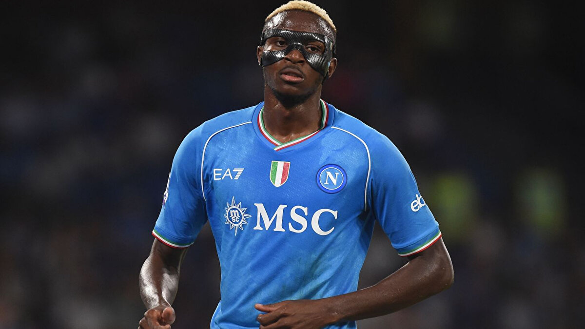 "GERİ ÖDEYECEĞİME SÖZ VERDİM"<br><br>Osimhen ayrıca, 2021 sonunda şu anda birlikte çalıştığı menajeri Roberto Calenda ile olan ilişkisine de değindi:<br>"Aralık 2021’de ailevi ihtiyaçlarım için 550 bin euro borç istedim. Bu parayı geri ödeyeceğime dair söz verdim."